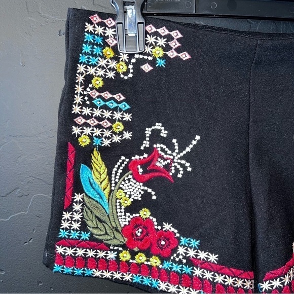 Angel Clothing mini shorts Size:M Color: Black/ floral print handmade print - Picture 3 of 7